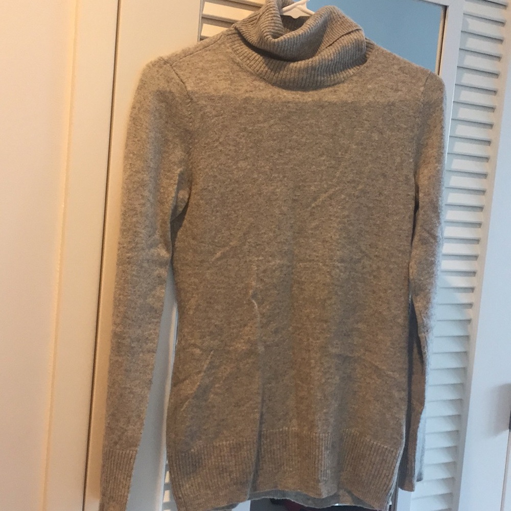 Joan & David 100% Cashmere sweater